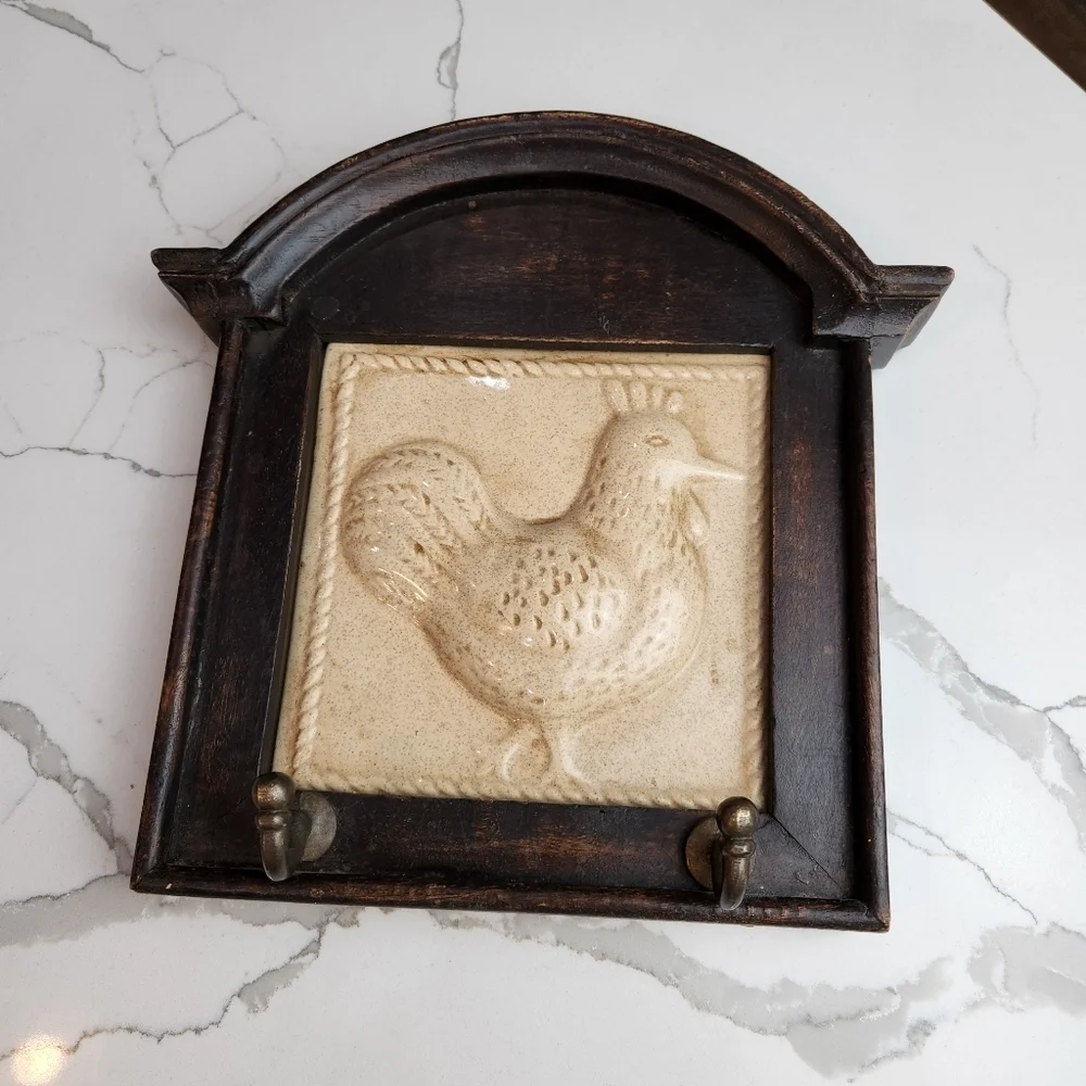 RARE Pier 1 Imports Vintage Rustic Wood Framed Ceramic Roost Tile Key Hook